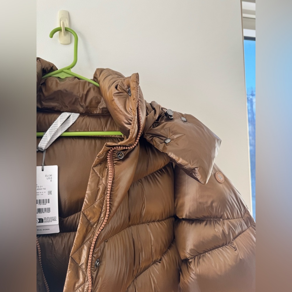 BOGNER Beate Down Coat In Hazel
Women's Size S original $1450 - Picture 16 of 16